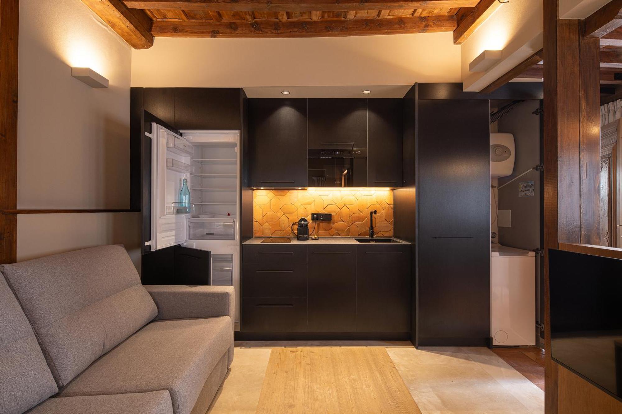 Calm Suites Babole — Photos 1